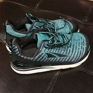 Altra zero drop running shoes 8.5